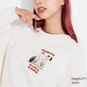 Uniqlo Women's Cream Peanuts Sweatshirt with Excellent Condition
